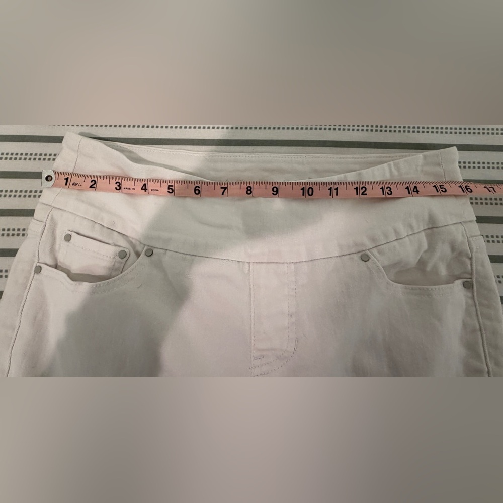 Jag Jeans - Pull On Sleek White Jeans, Size 10 - Picture 11 of 13